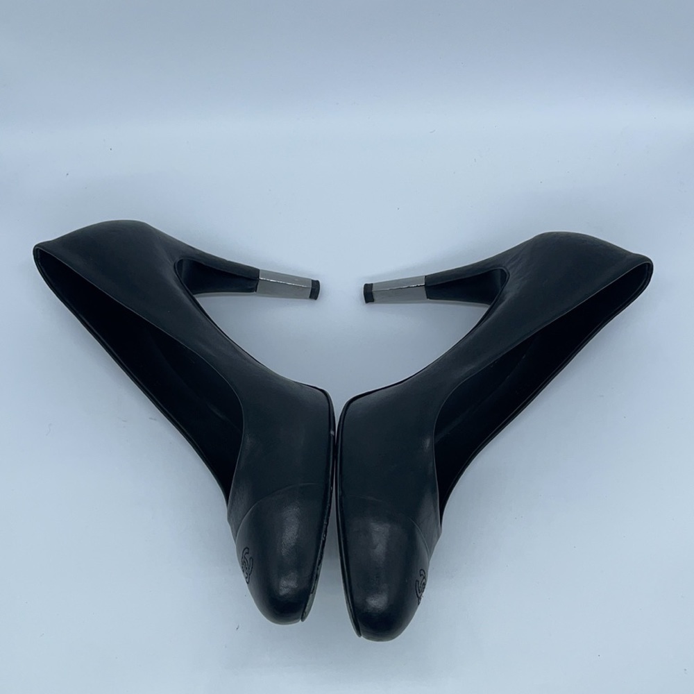 Chanel Black Leather CC logo cap toe silver heel logo pumps 40.5 - Picture 4 of 12